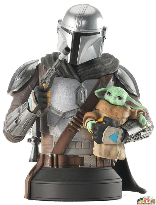 Diamond Select Star Wars The Mandalorian 1/6 The Mandalorian with Grogu Scale PX Bust