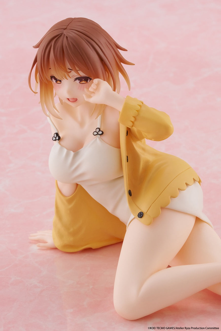TAITO Atelier Ryza Ever Darkness & the Secret Hideout Desktop Cute Figure - Ryza (Nightwear Ver.) (Rerelease)