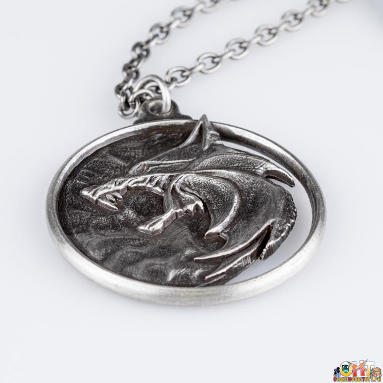 Dark Horse The Witcher (Netflix) Wolf Medallion Necklace Prop Replica