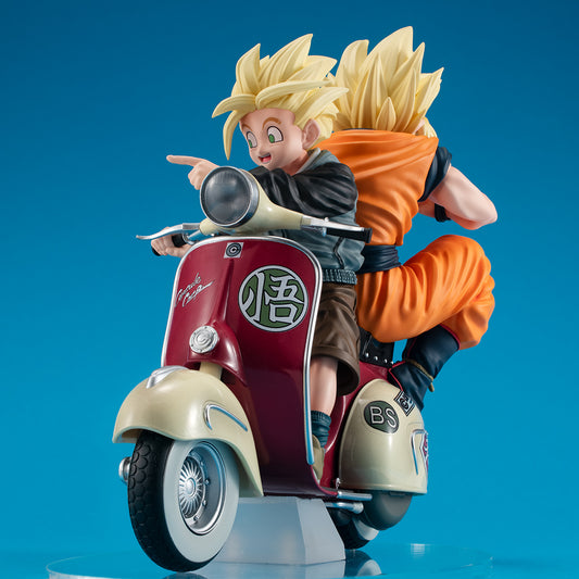 DESKTOP REAL McCOY EX Dragon Ball Z Super Saiyan Son Goku & Super Saiyan Son Gohan & Mortorbike