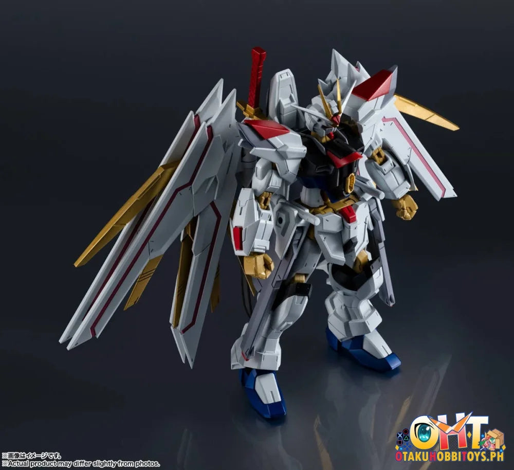 Bandai GUNDAM UNIVERSE MIGHTY STRIKE FREEDOM GUNDAM Articulated Figure