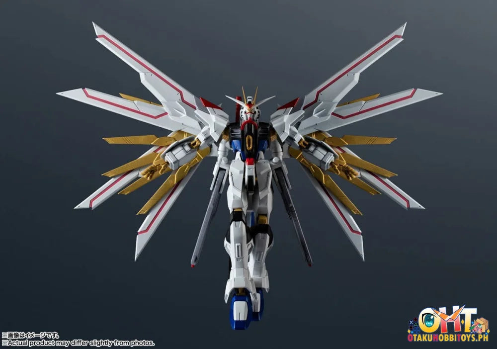 Bandai GUNDAM UNIVERSE MIGHTY STRIKE FREEDOM GUNDAM Articulated Figure