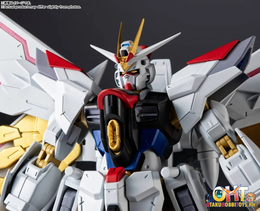 Bandai GUNDAM UNIVERSE MIGHTY STRIKE FREEDOM GUNDAM Articulated Figure
