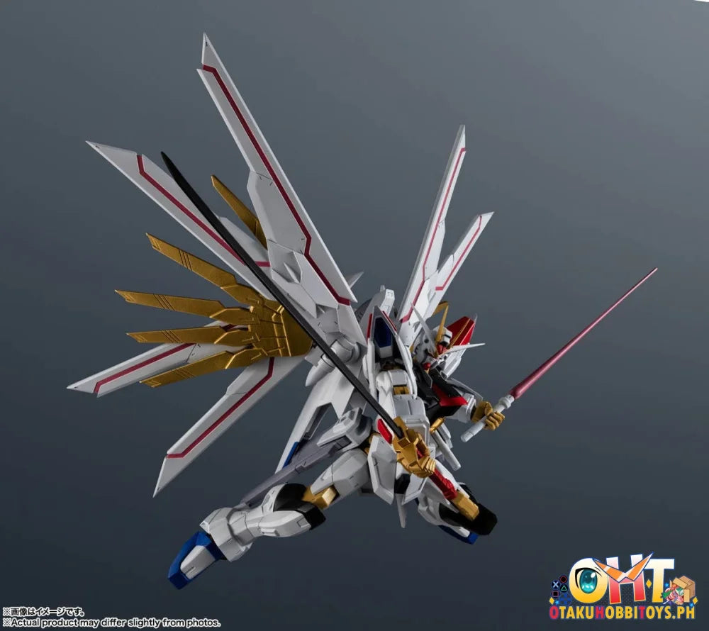 Bandai GUNDAM UNIVERSE MIGHTY STRIKE FREEDOM GUNDAM Articulated Figure
