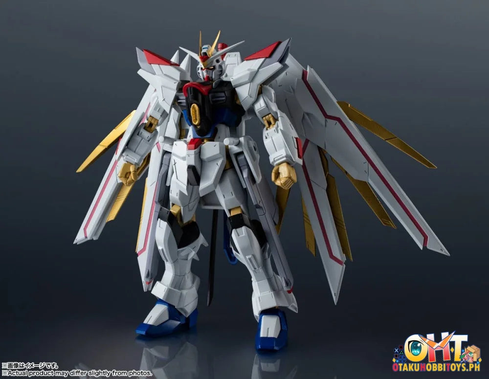 Bandai GUNDAM UNIVERSE MIGHTY STRIKE FREEDOM GUNDAM Articulated Figure