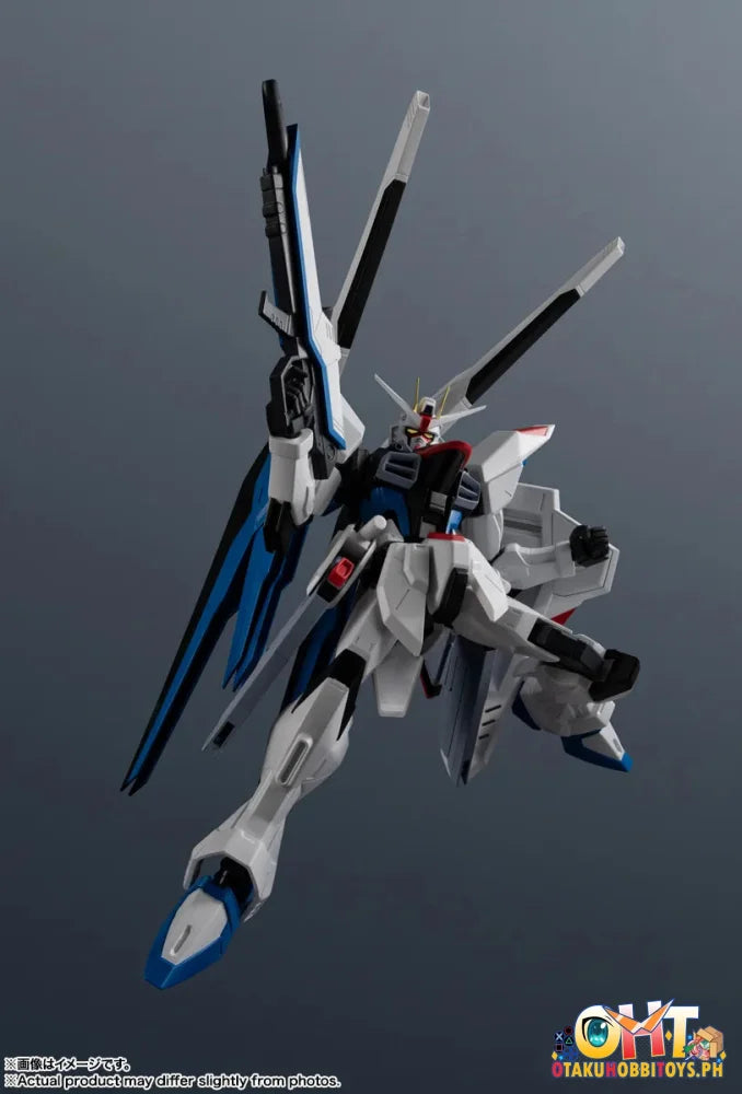 Bandai GUNDAM UNIVERSE ZGMF-X10A FREEDOM GUNDAM RENEWAL - Articulated Figure