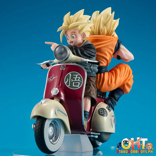 Desktop Real Mccoy Ex Dragon Ball Z Super Saiyan Son Goku & Gohan Mortorbike Scale Figure