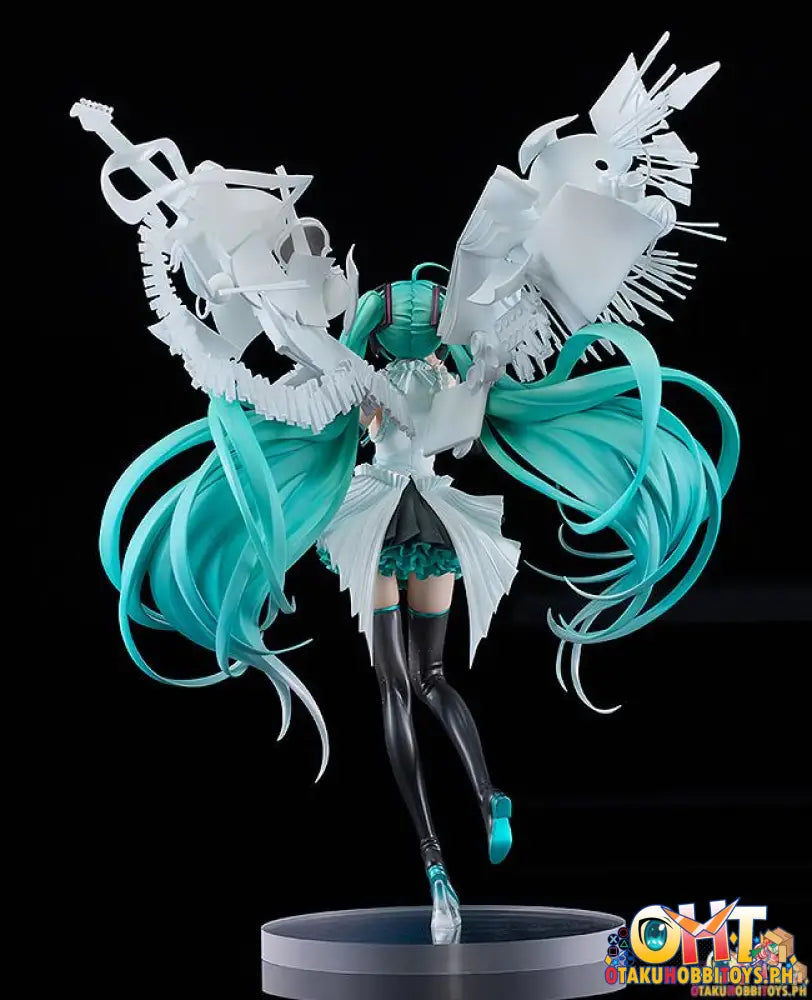 Good Smile Company Character Vocal Series 01: Hatsune Miku 1/7 Miku: Happy 16Th Birthday Ver.