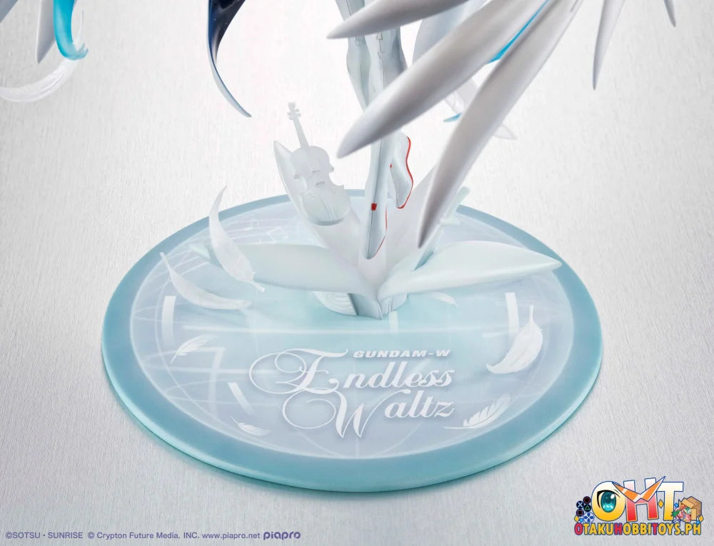 Megahouse Lucrea Mobile Suit Gundam 45th Anniversary X Hatsune Miku Hatsune Miku X Wing Gundam Zero EW Scale Figure