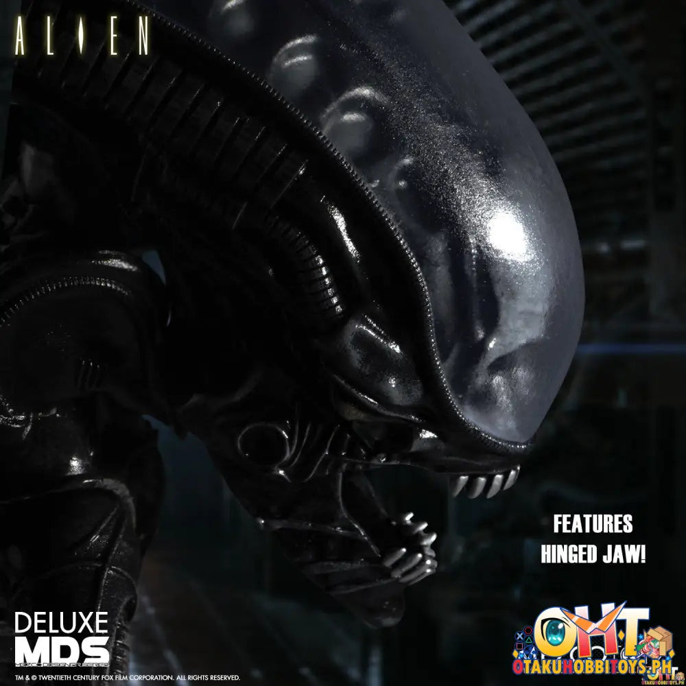 Mezco Designer Series Deluxe Alien -