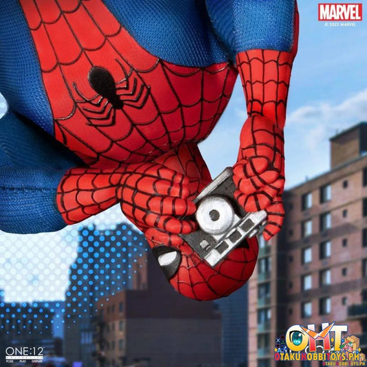 Mezco One:12 Collective The Amazing Spider-Man - Deluxe Edition On Hand