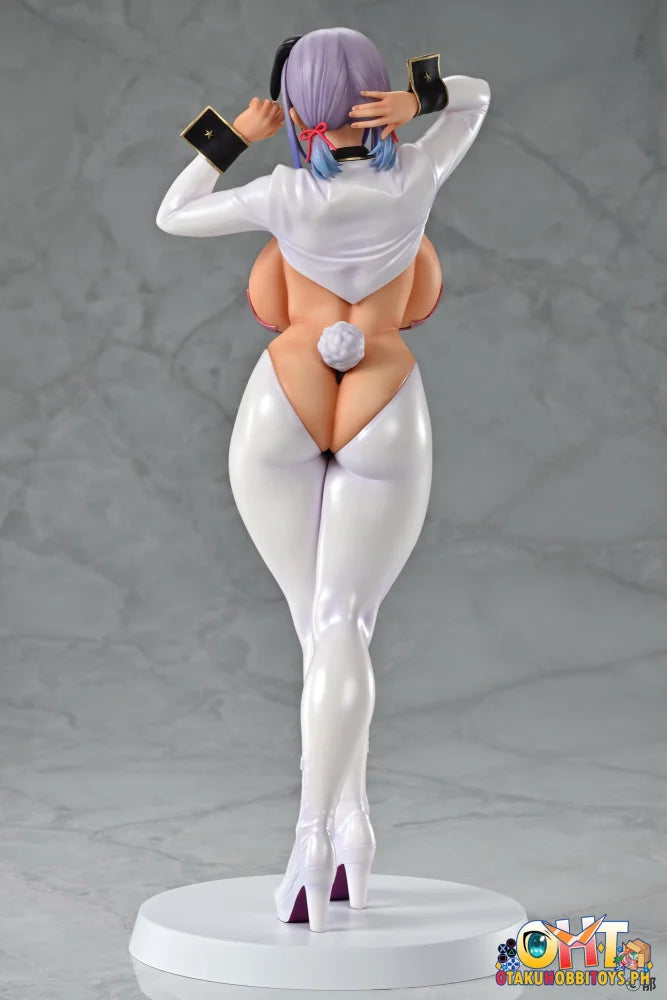 Q-Six 1/5 Ami-Chan Reverse Bunny Suntan Ver Scale Figure
