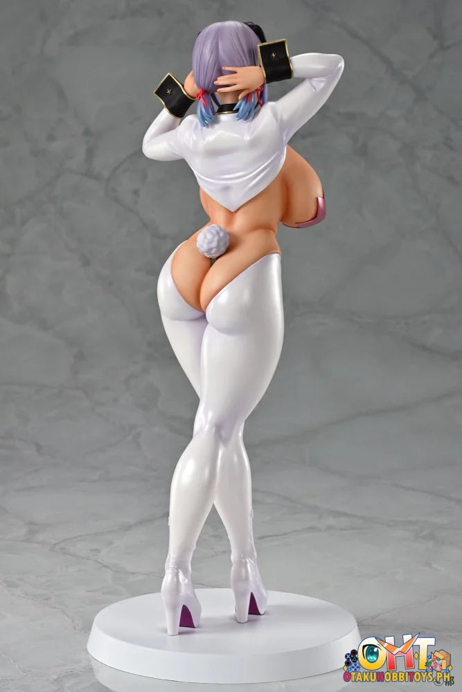 Q-Six 1/5 Ami-Chan Reverse Bunny Suntan Ver Scale Figure